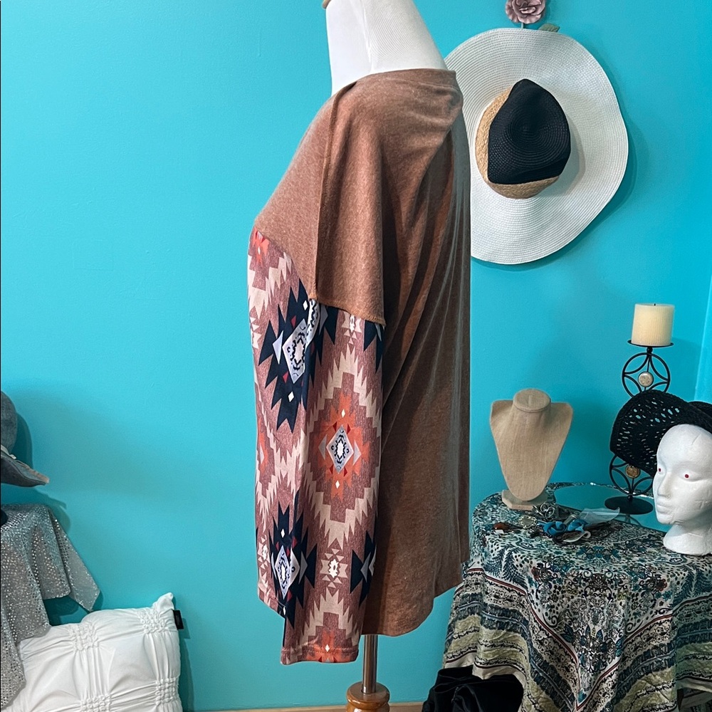 New Aztec Design Top - Picture 3 of 5